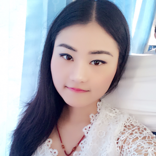 大学学的是空姐专业,前年大学毕业开始创业,经过一年半的努力成为了领