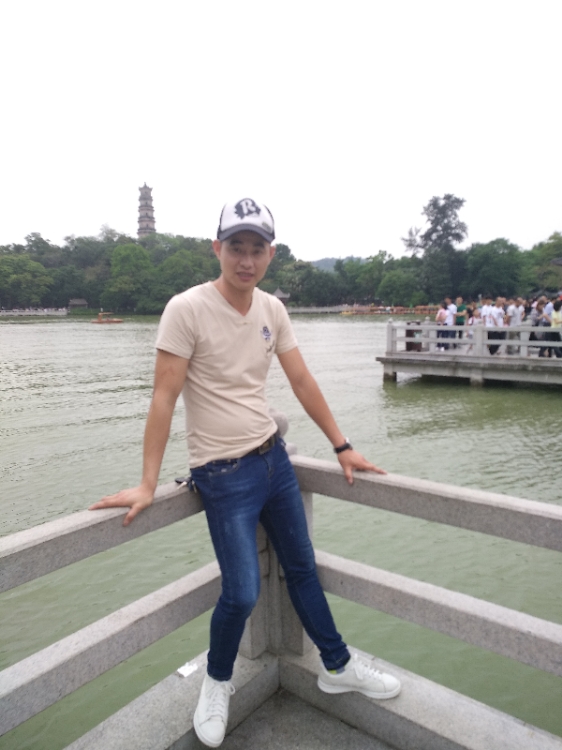安静的美男子