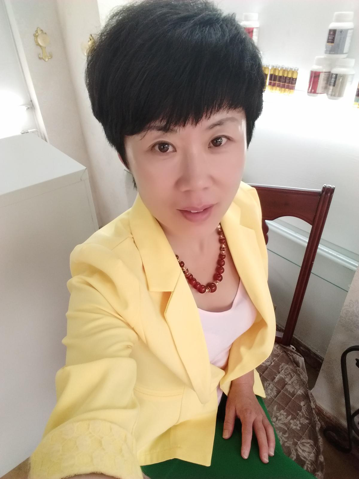 46岁离异女征婚照片(id:84640652)