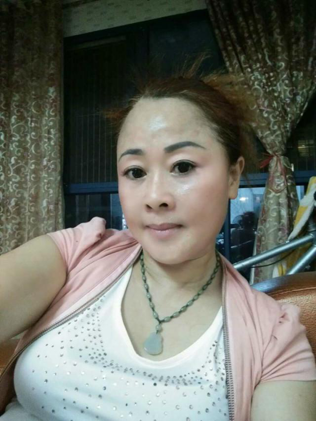 52岁女老板征婚图片