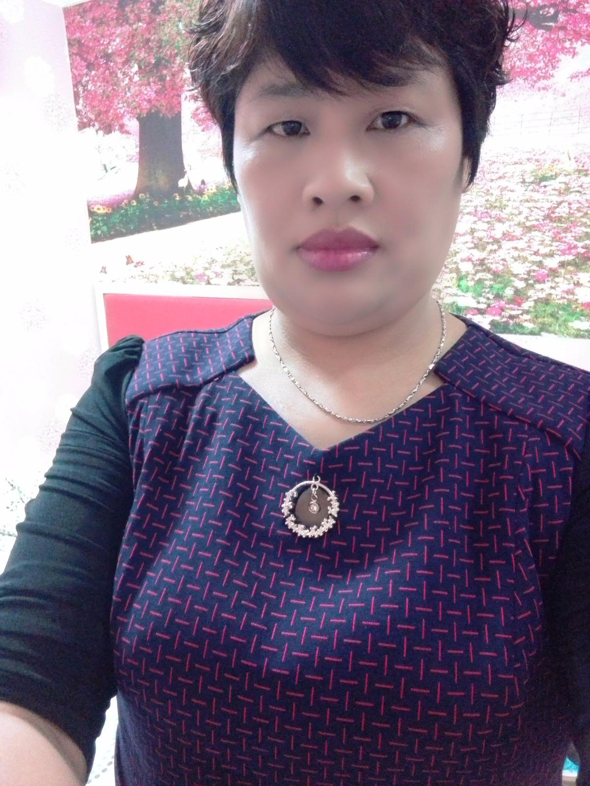 44岁离异女征婚照片(id:101746850)_上海征婚交友_珍爱网