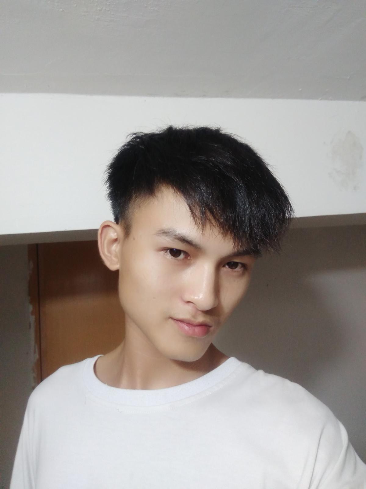 20岁未婚男征婚照片(id:107840972)_广东东莞征婚交友_珍爱网