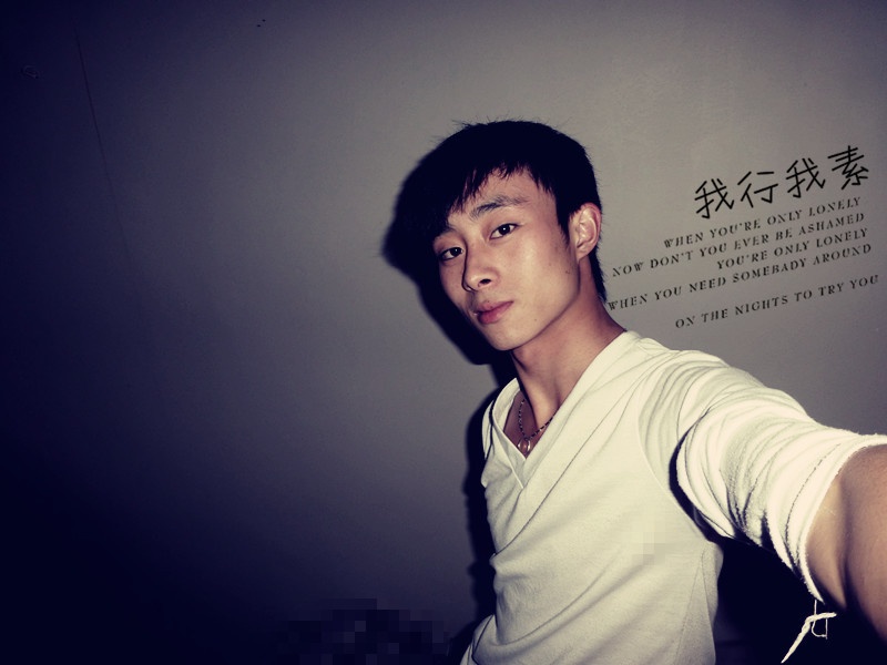 铅笔勾画出的黑白